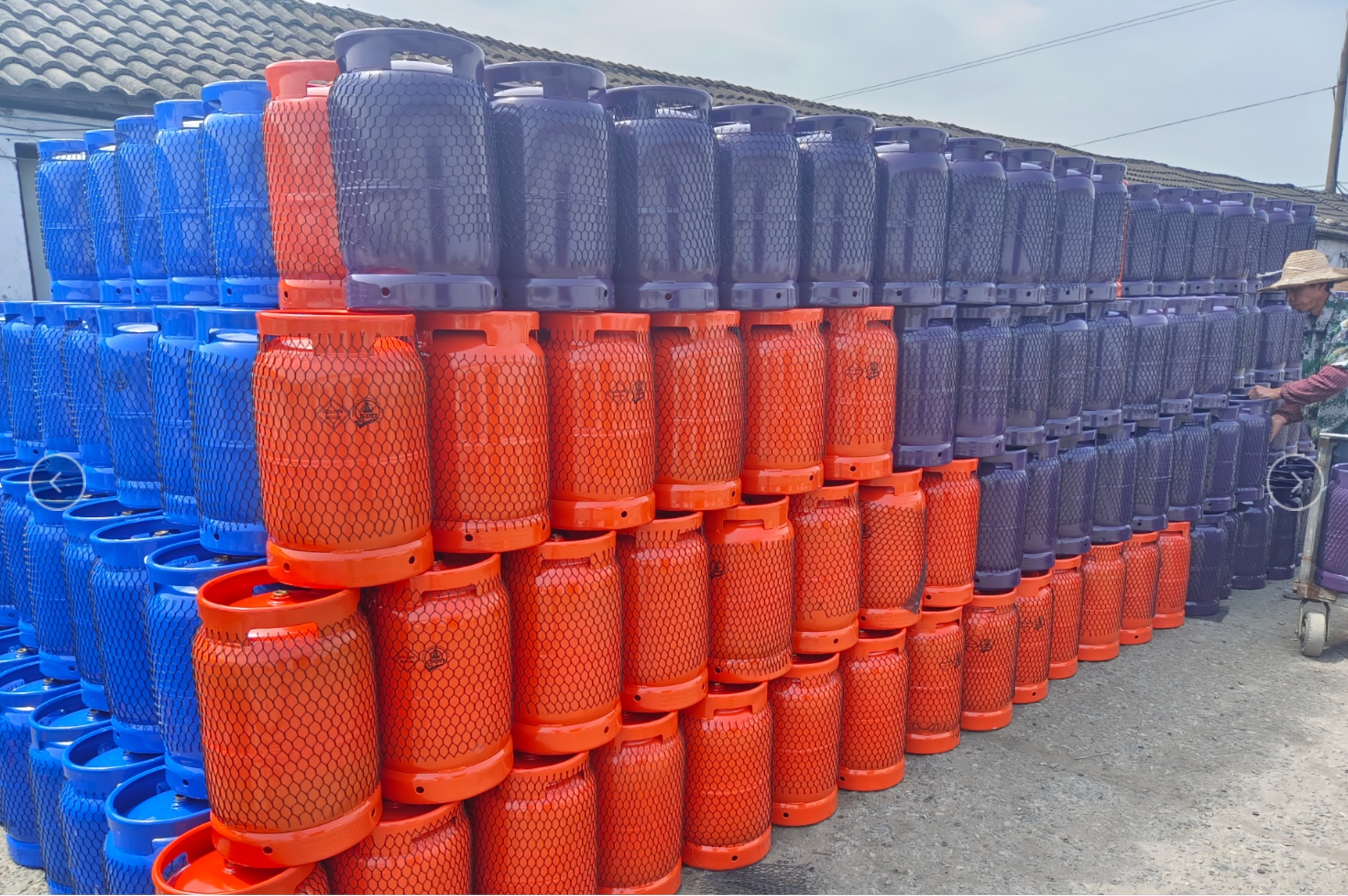 Wholesale durable steel liquefied petroleum gas cylinders of 12.5 kg stand valve, portable steel cylinder